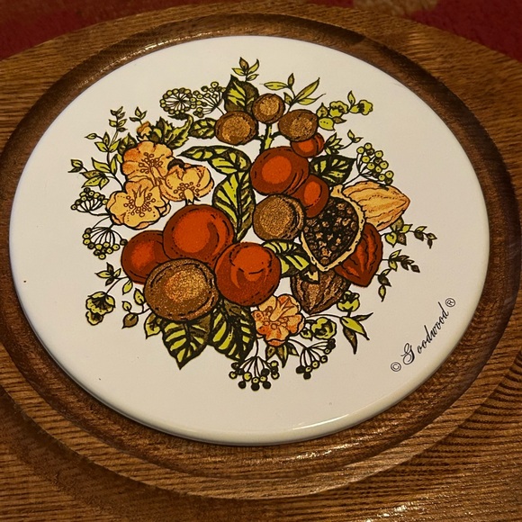 Vintage Goodwood Cheese and Cracker Board with Glass Cloche - Picture 4 of 14